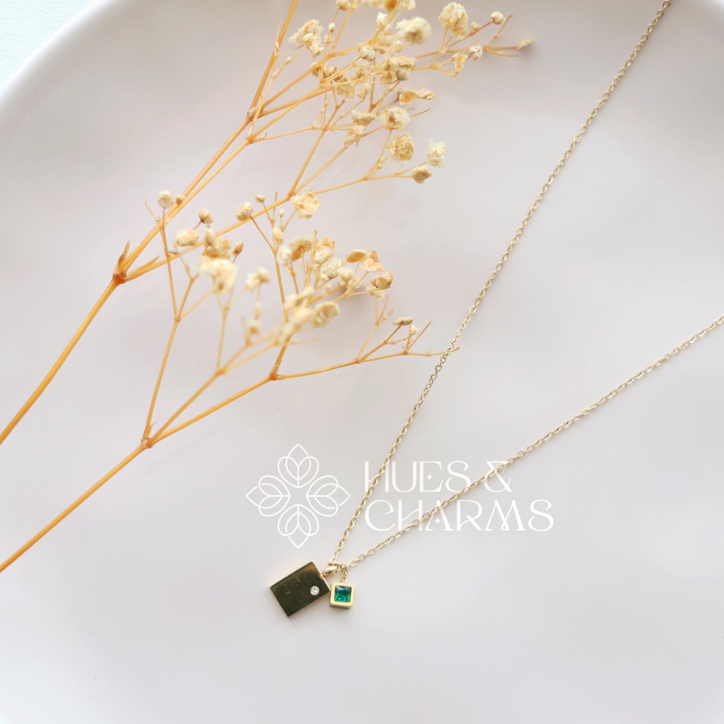 GOLDEN SIMPLE PENDANT NECKPIECE