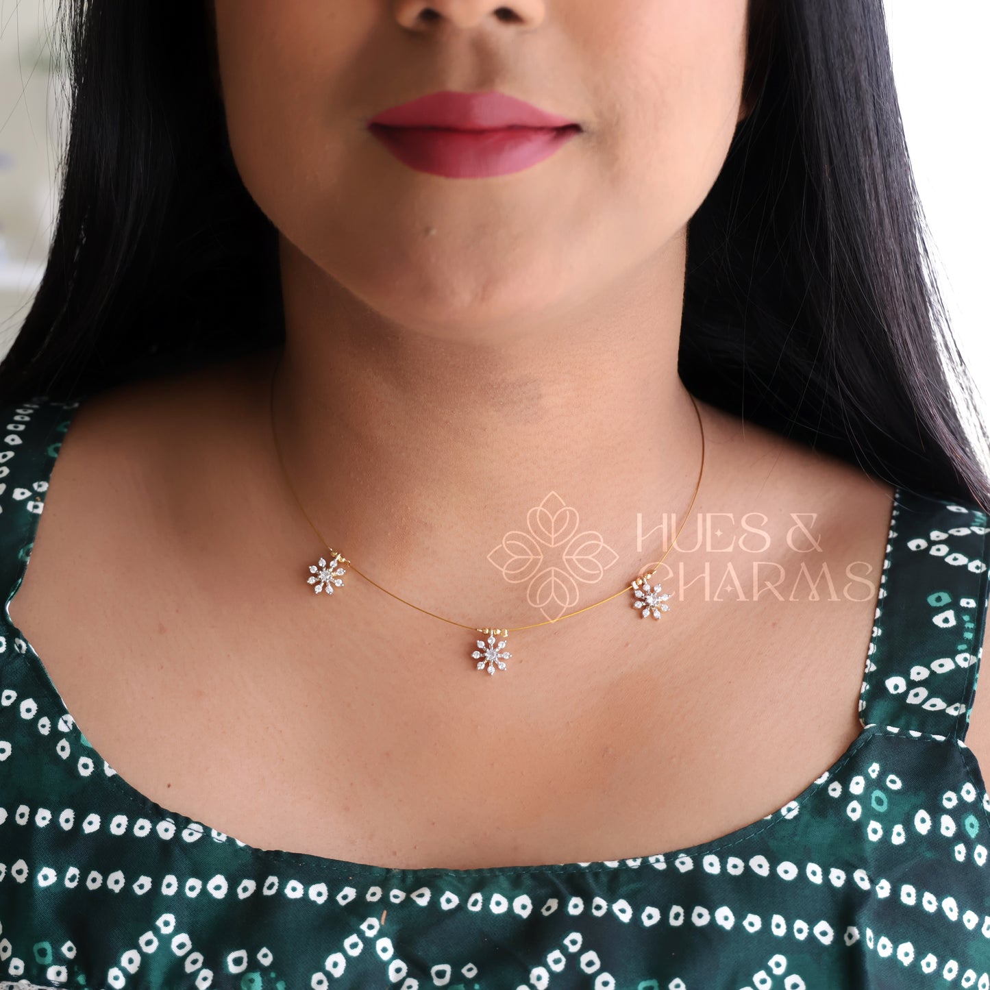 WHITE 3 SNOWFLAKES FLOATING NECKPIECE (COLOURS AVAILABLE)