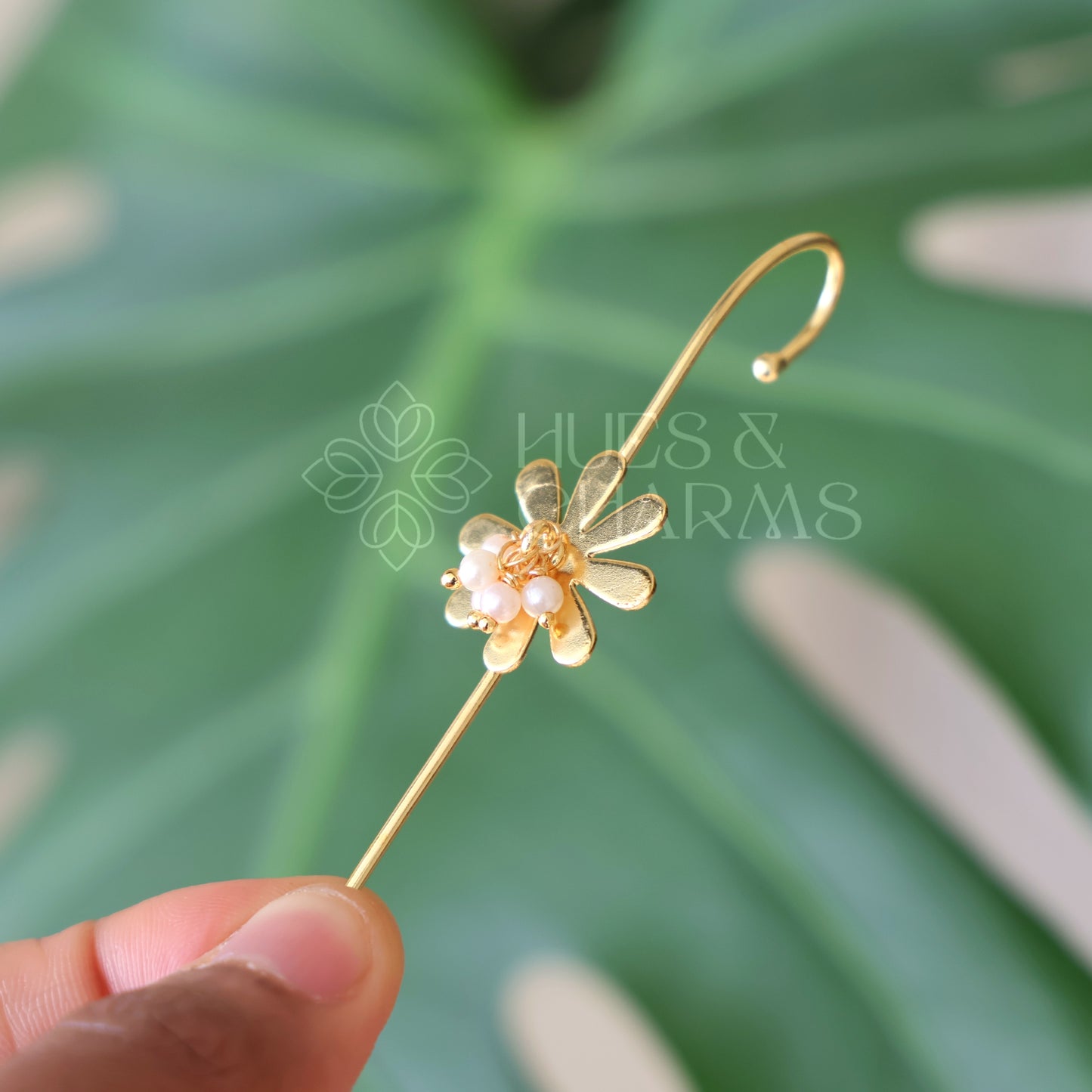 GOLDEN DAISY FLOWER EAR CUFF WITH PEARLS
