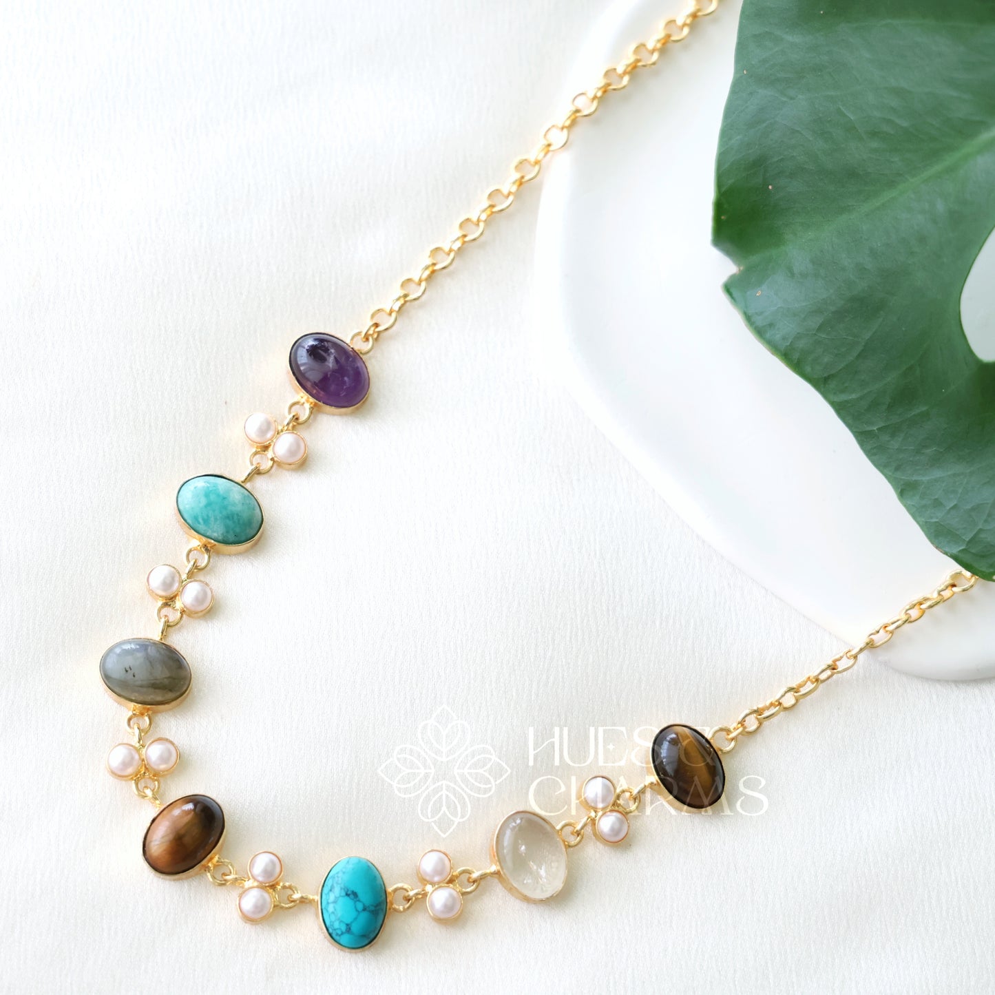 GOLDEN MULTI RAW STONE NECKPIECE WITH PEARLS