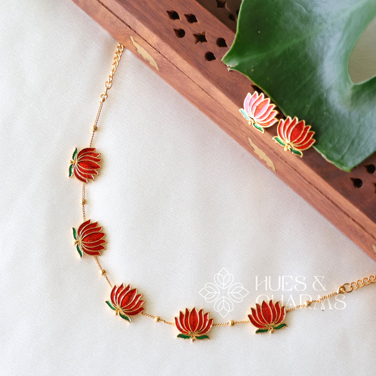 GOLDEN LOTUS NECKLACE SET