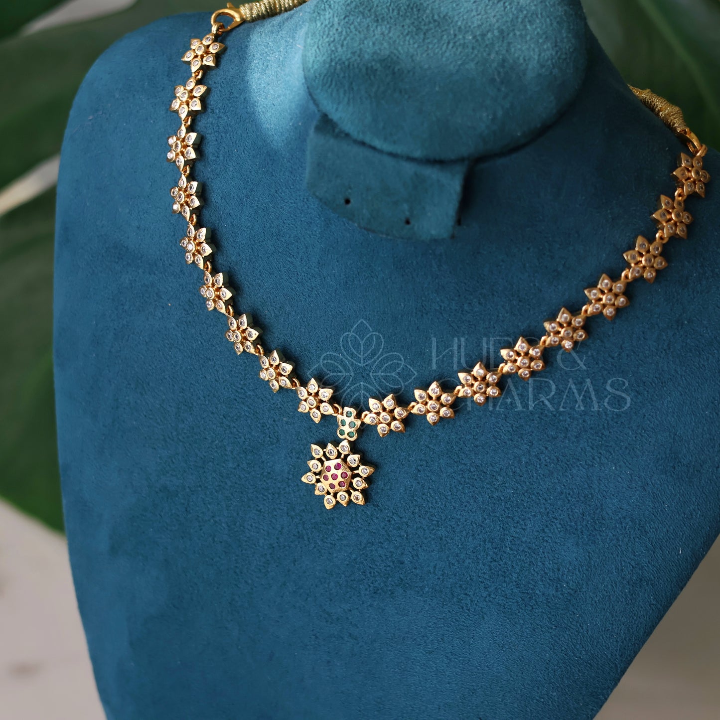 GOLDEN AD FLORAL SHORT NECKLACE SET