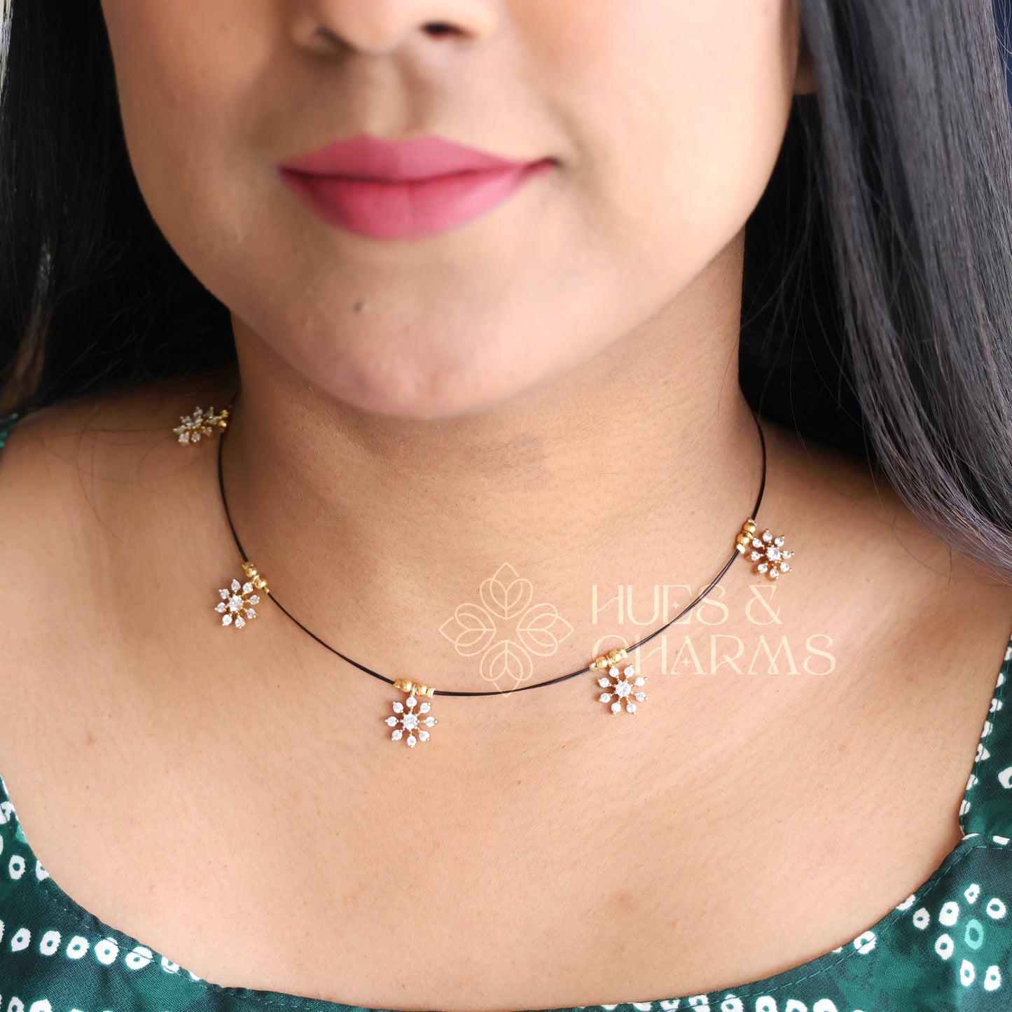 WHITE 5 SNOWFLAKES FLOATING NECKPIECE (BLACK EDITION)
