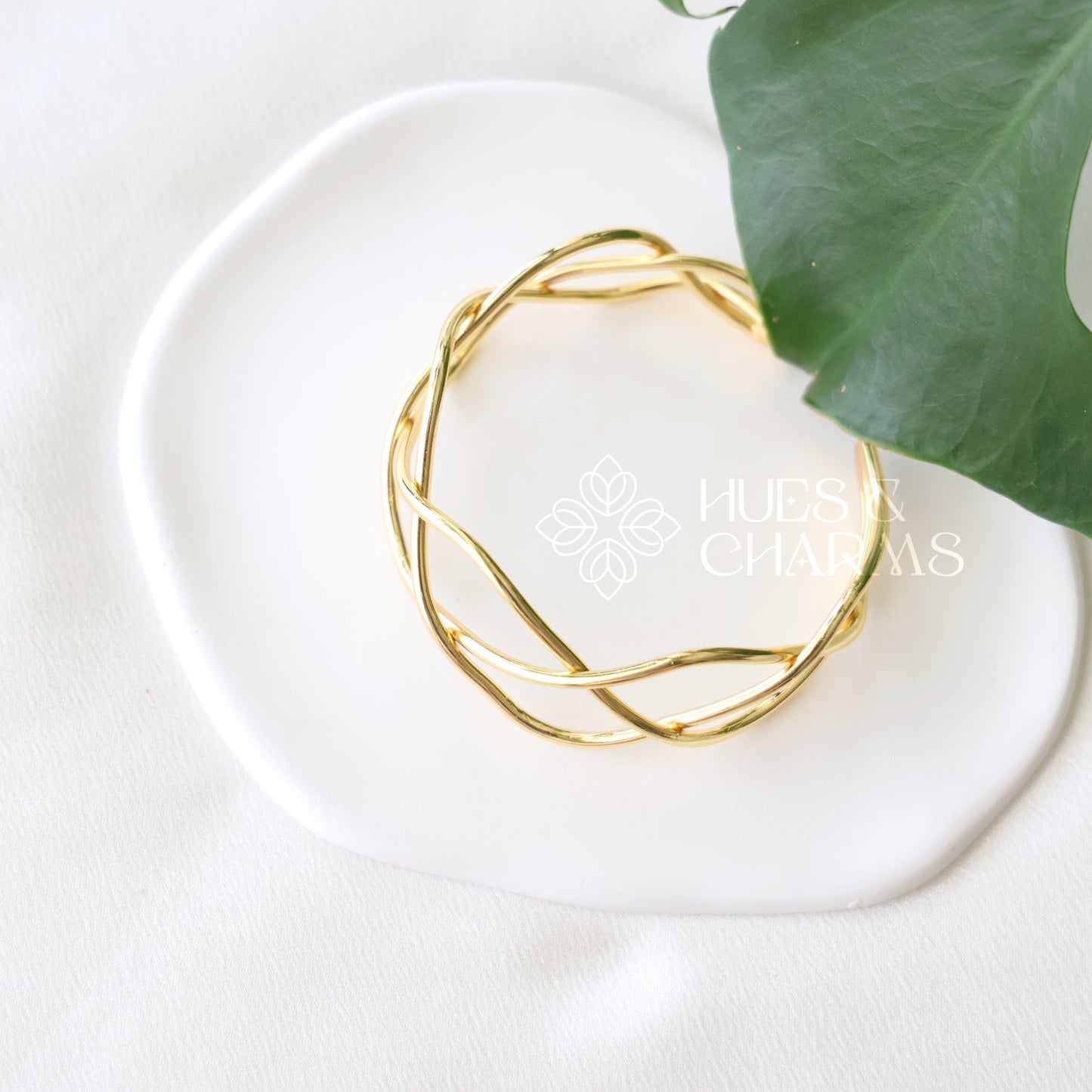 GOLDEN TWIST CUFF BANGLE