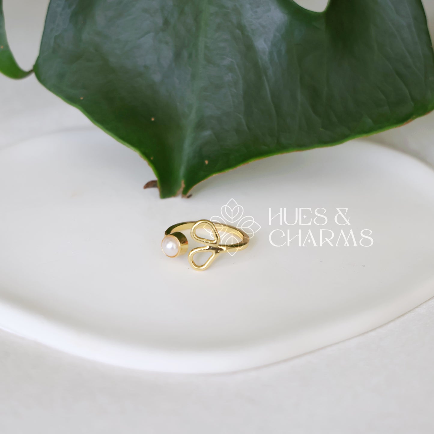 GOLDEN ELARA PEARL ADJUSTABLE RING