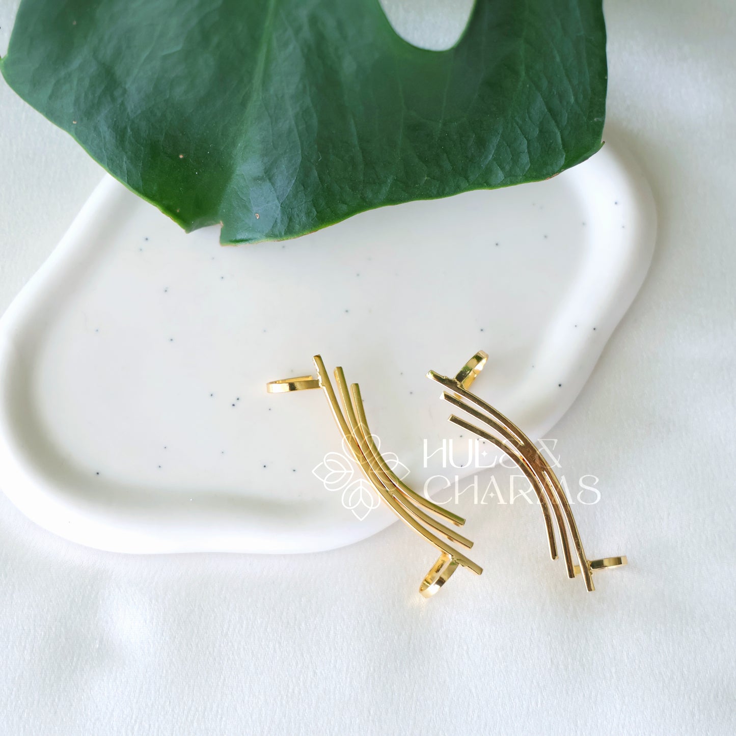 GOLDEN 3 LAYER CURVED EAR CUFF