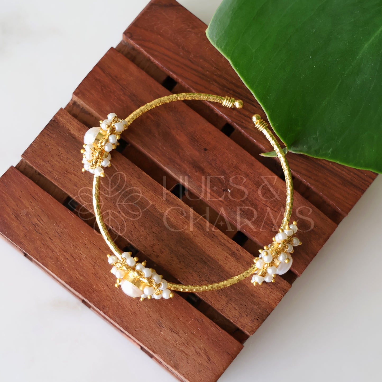 GOLDEN ADJUSTABLE 3 ROUND PEARL BANGLE