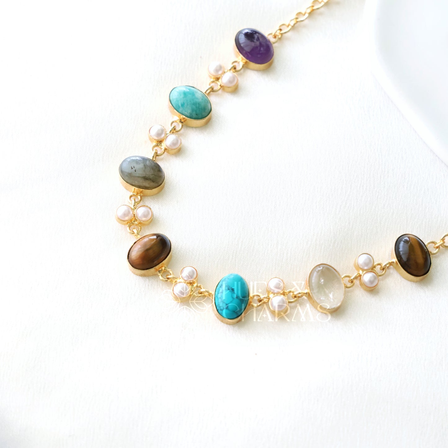 GOLDEN MULTI RAW STONE NECKPIECE WITH PEARLS