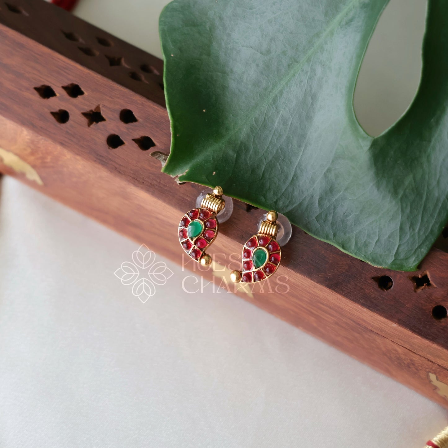GOLDEN TARANGINI KEMP PALAKKA NECKLACE SET