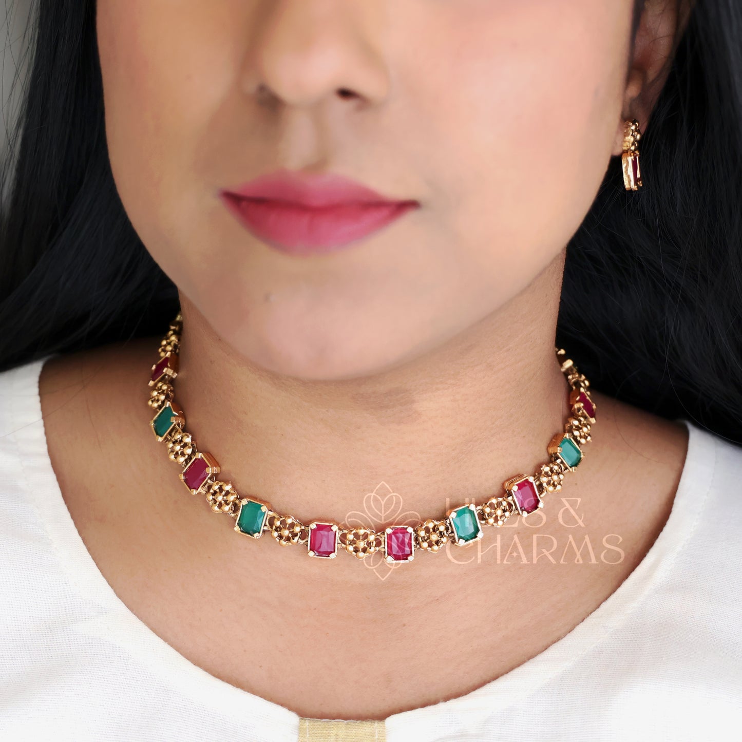 GOLDEN GLOSSY RECTANGLE AND FLORAL NECKLACE SET