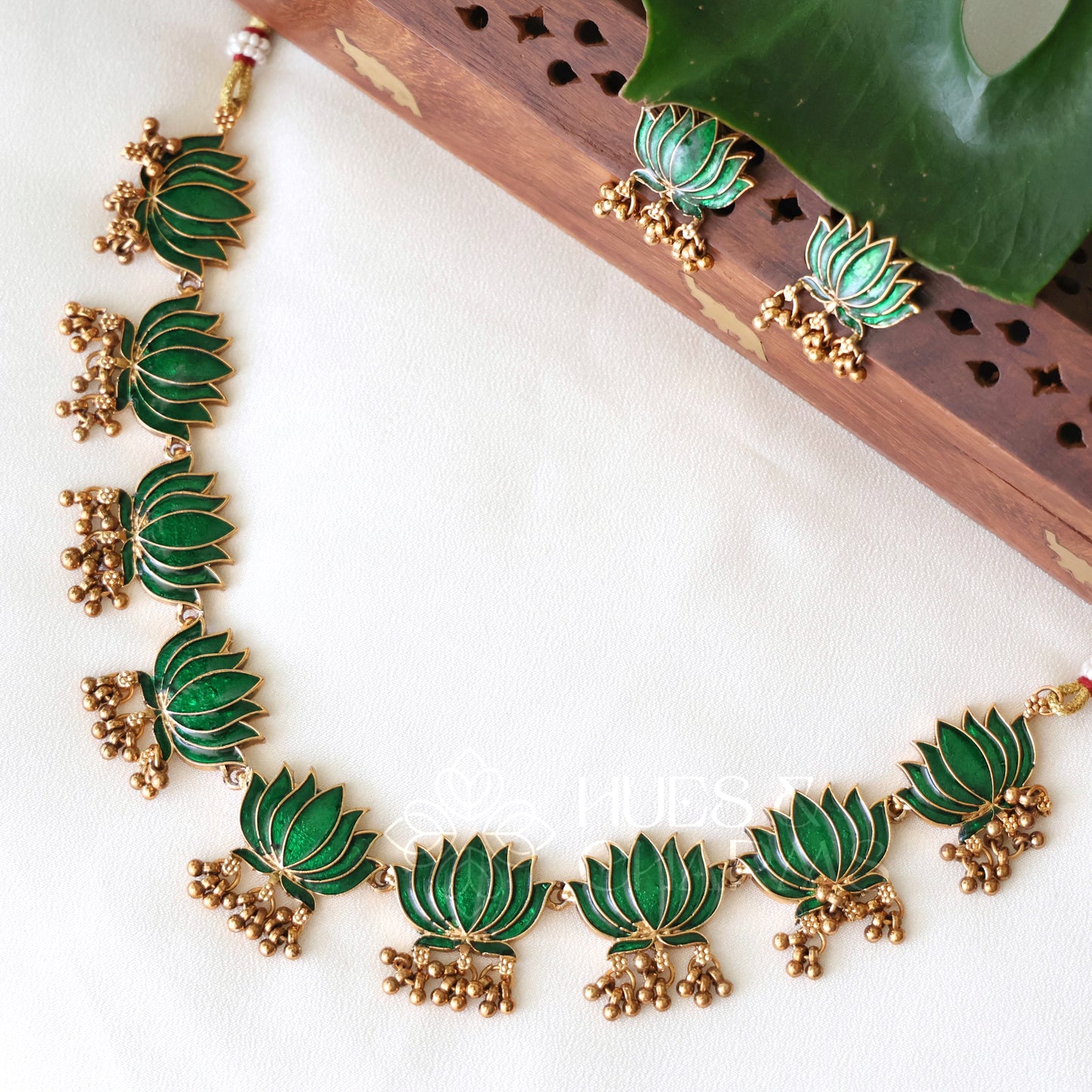 GOLDEN LOTUS BLOOM NECKLACE SET WITH GHUNGROO (COLOURS AVAILABLE)