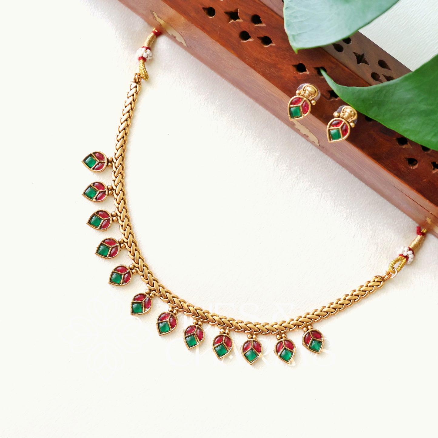 GOLDEN RUBY AND GREEN KEMP NECKLACE SET