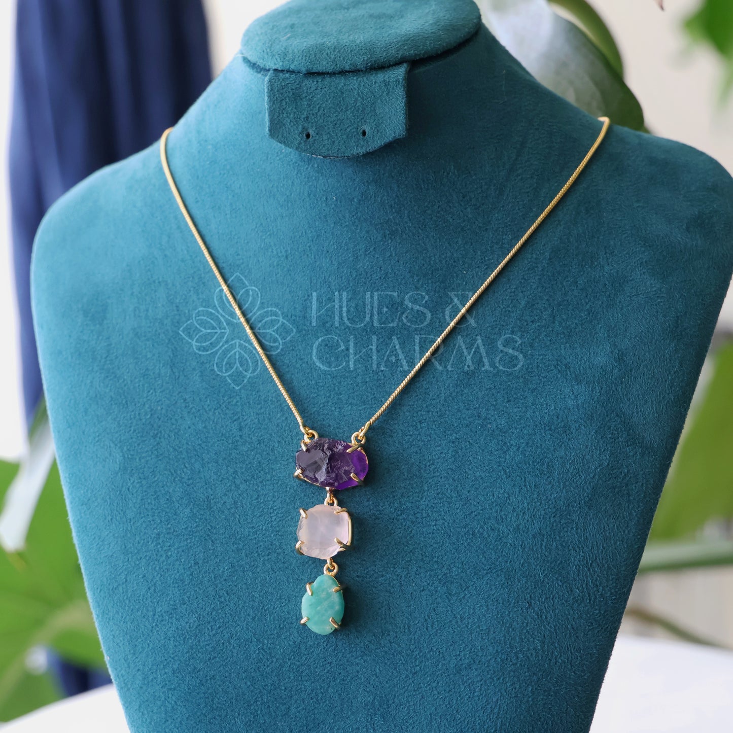 3 RAW STONE PENDANT NECKPIECE