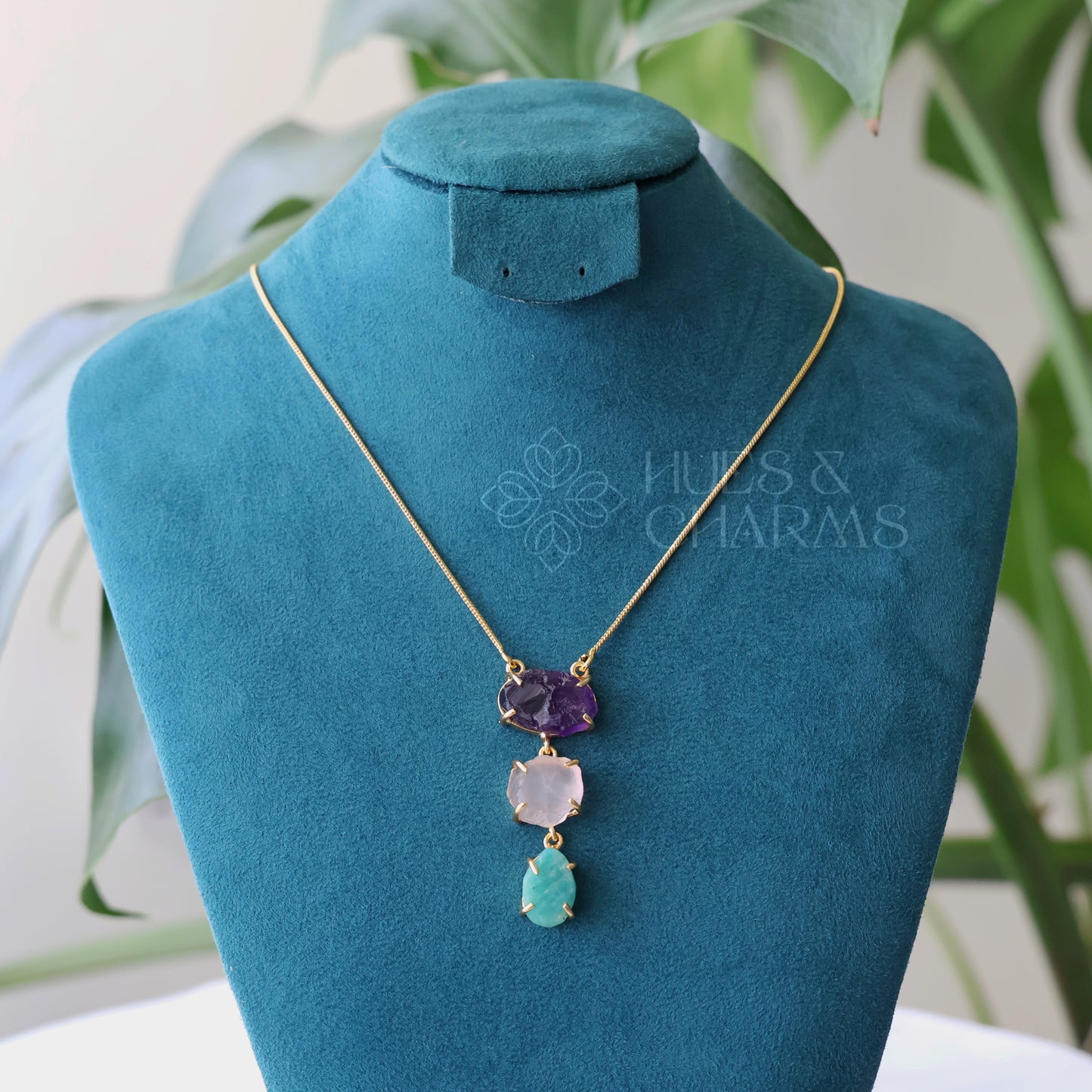 3 RAW STONE PENDANT NECKPIECE