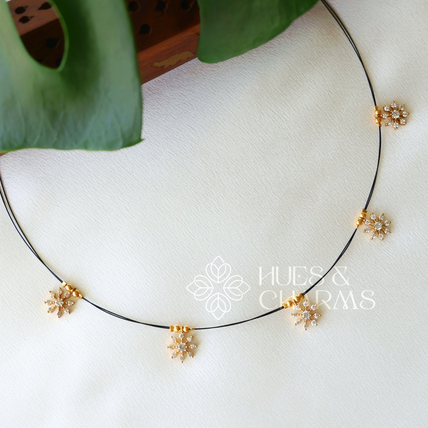 WHITE 5 SNOWFLAKES FLOATING NECKPIECE (BLACK EDITION)