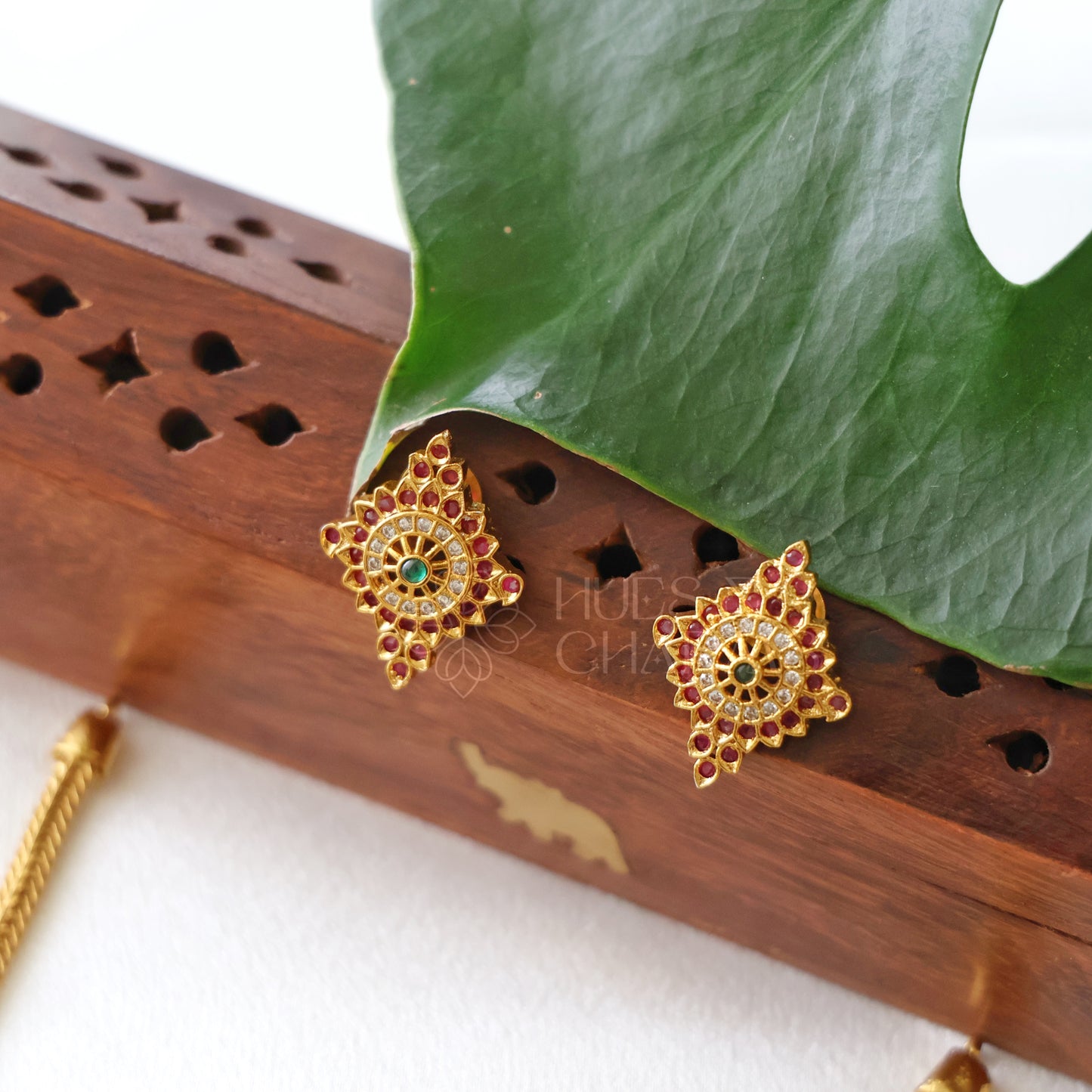 GOLDEN TRADITIONAL PERUMAL NECKLACE SET