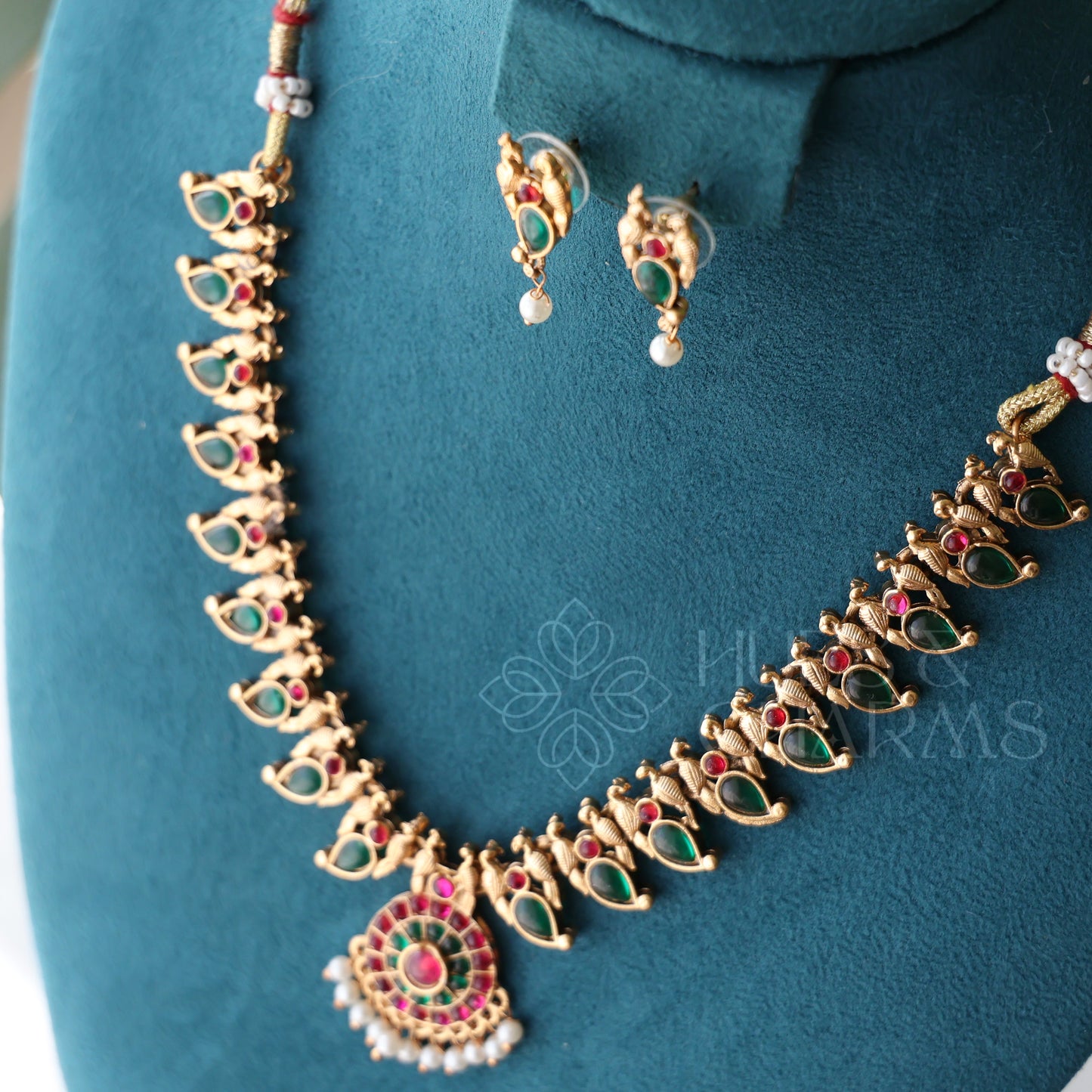 TRADITIONAL BIRD NECKLACE SET WITH CLUSTER PEARLS