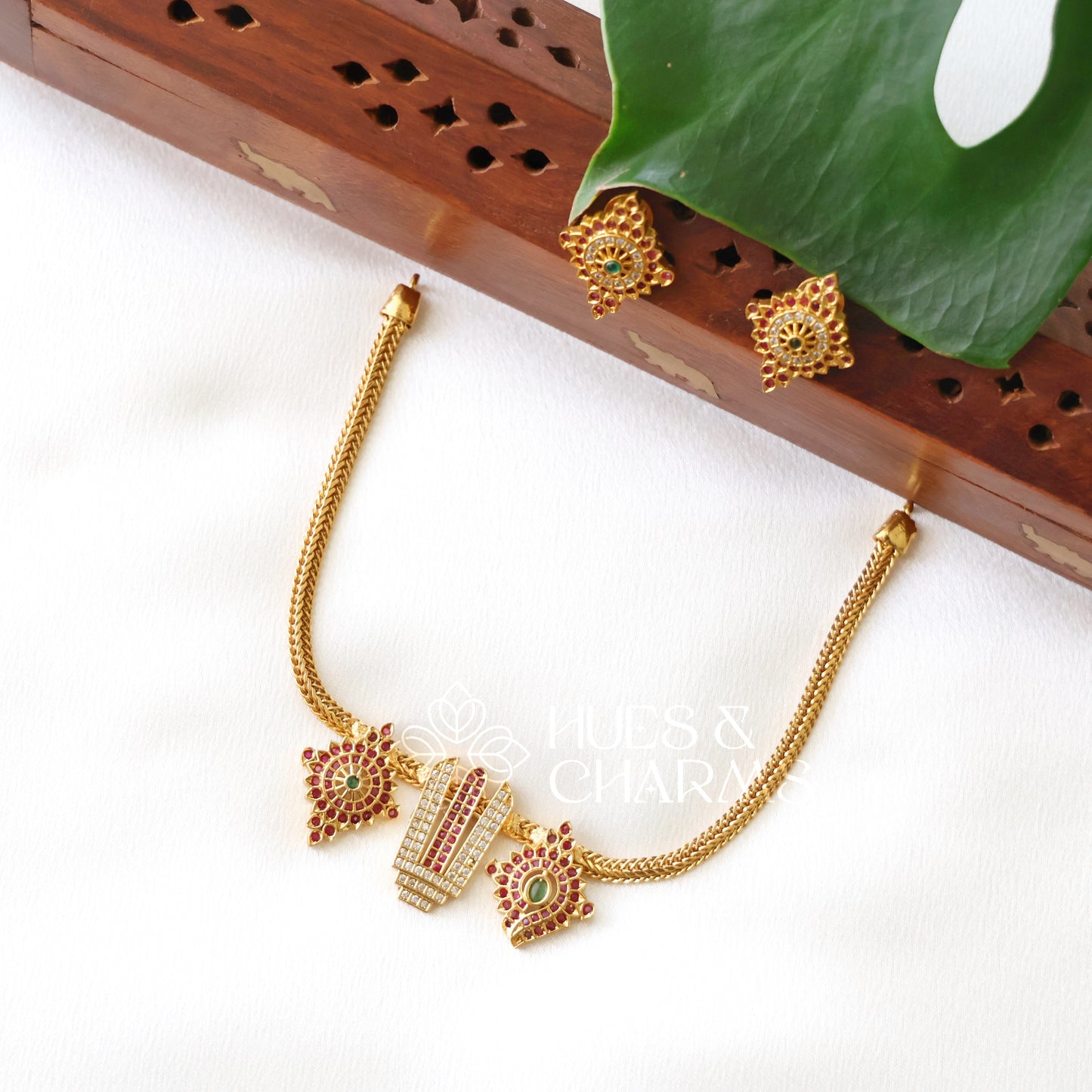 GOLDEN TRADITIONAL PERUMAL NECKLACE SET