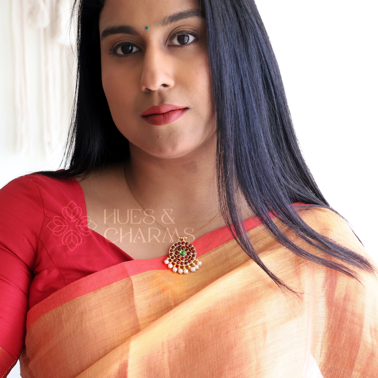 TRADITIONAL ROUND KEMP FLOATING NECKPIECE (COLOURS AVAILABLE)
