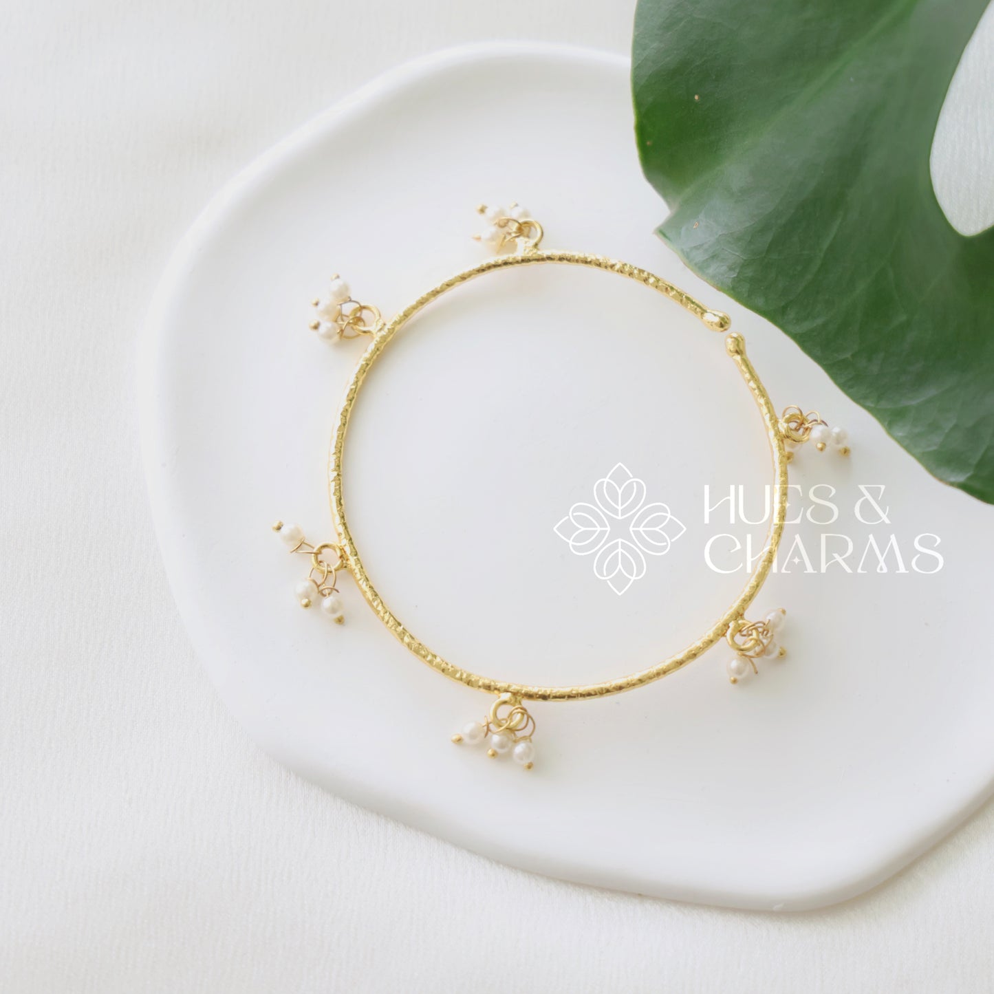 GOLDEN HAMMERED BANGLE WITH PEARLS