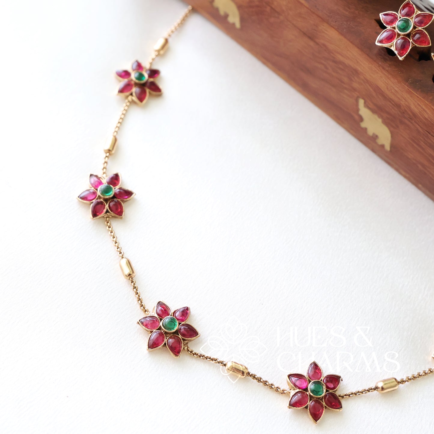 GOLDEN SIMPLE FLORA NECKLACE SET