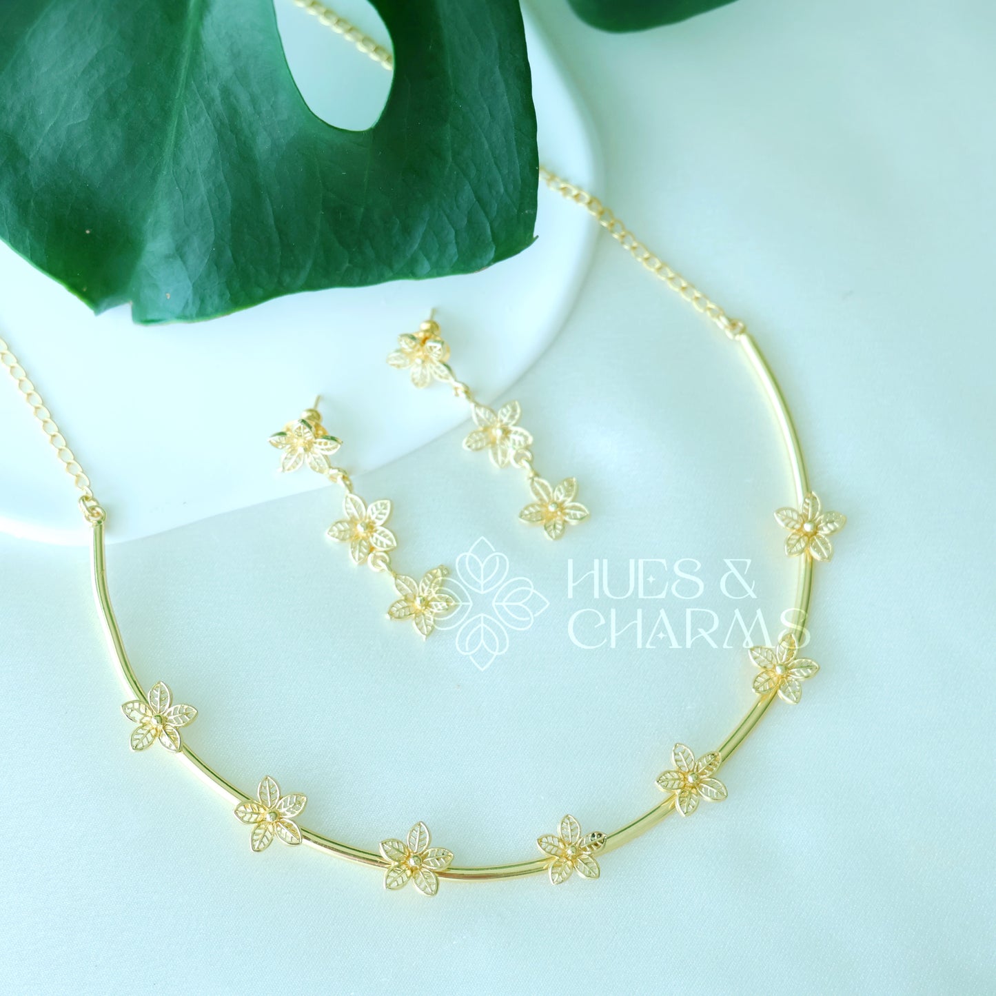 GOLDEN 7 FLOWER NECK CUFF SET