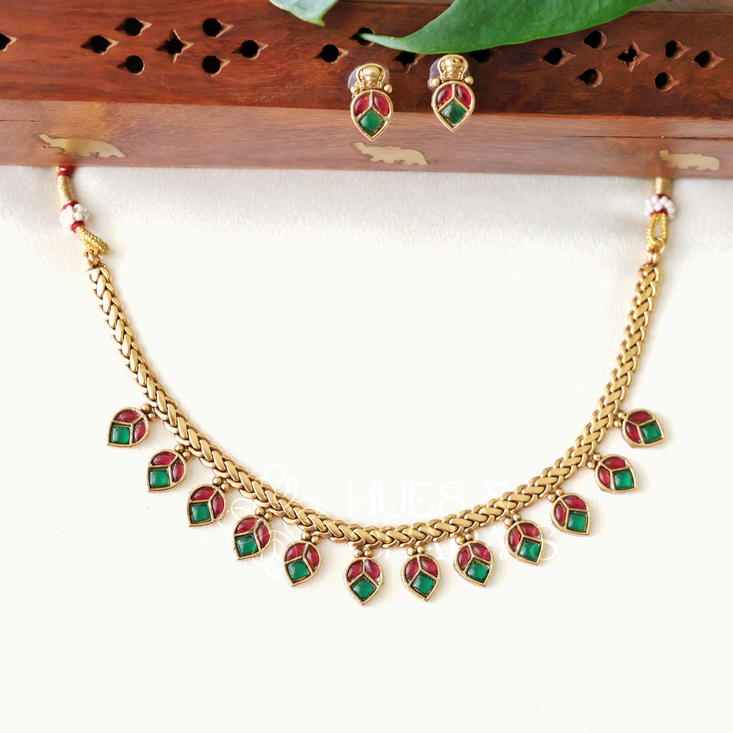 GOLDEN RUBY AND GREEN KEMP NECKLACE SET