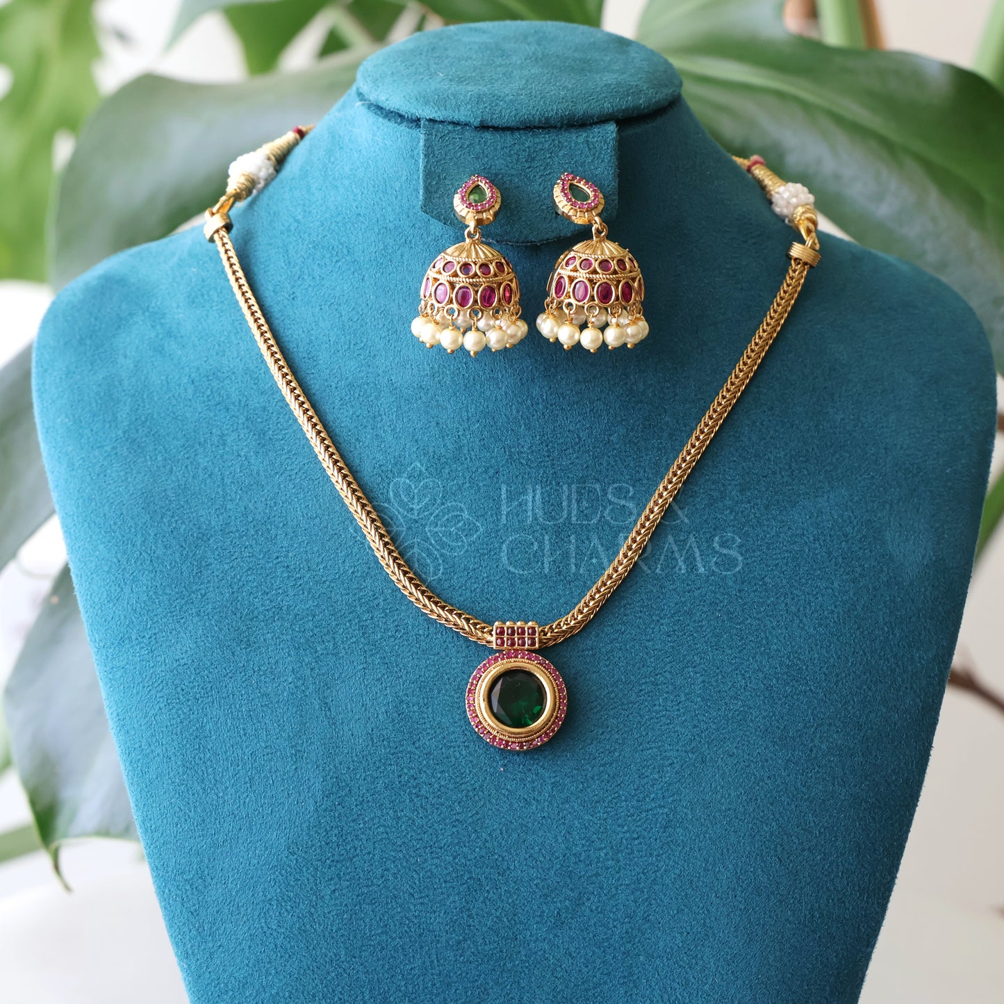 GOLDEN SIMPLE AD STONE ATTIGAI SET
