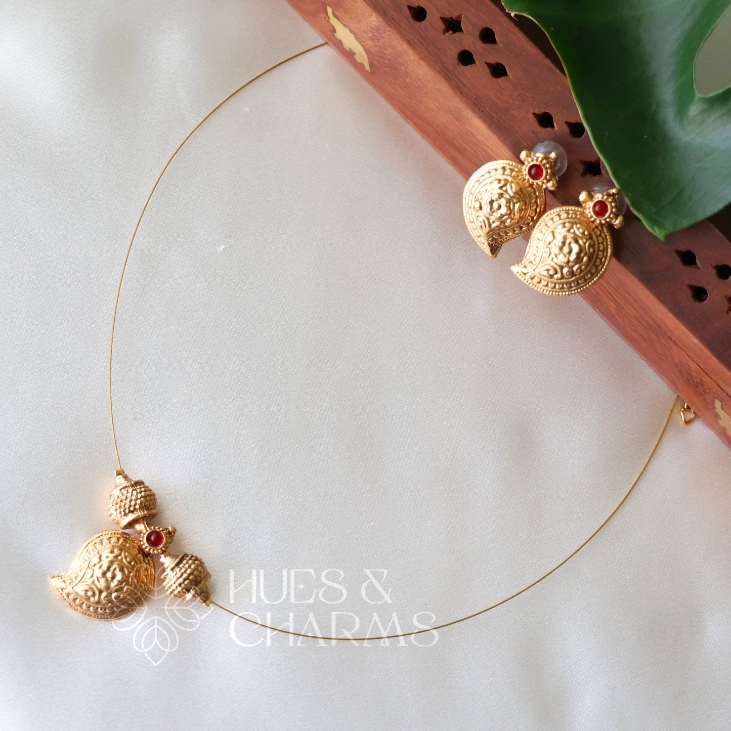 STATEMENT SINGLE MANGO FLOATING NECKLACE SET