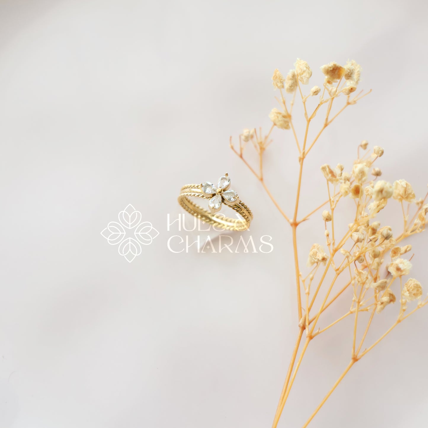 GOLDEN FLOWER STONE ADJUSTABLE RING