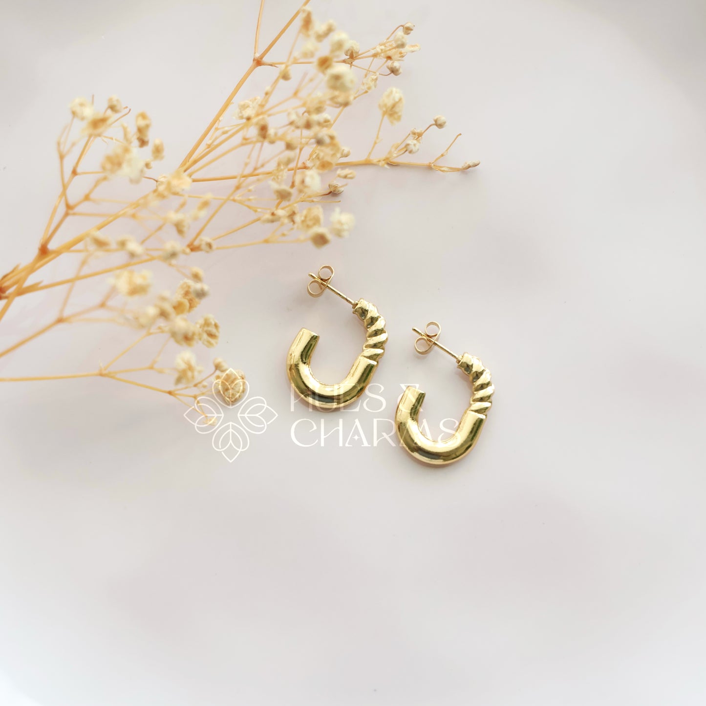 GOLDEN HALF TWISTED OVAL HOOPS