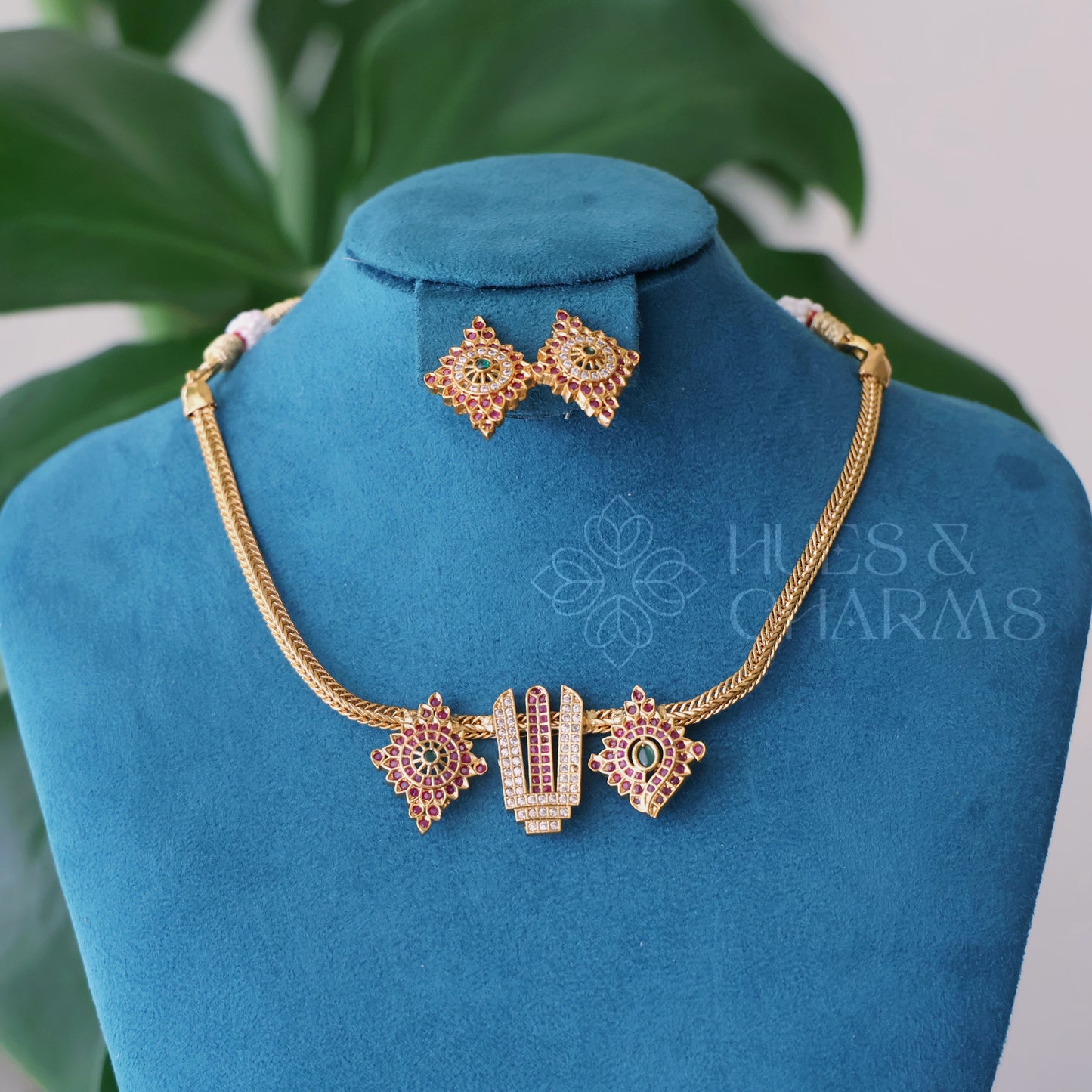GOLDEN TRADITIONAL PERUMAL NECKLACE SET