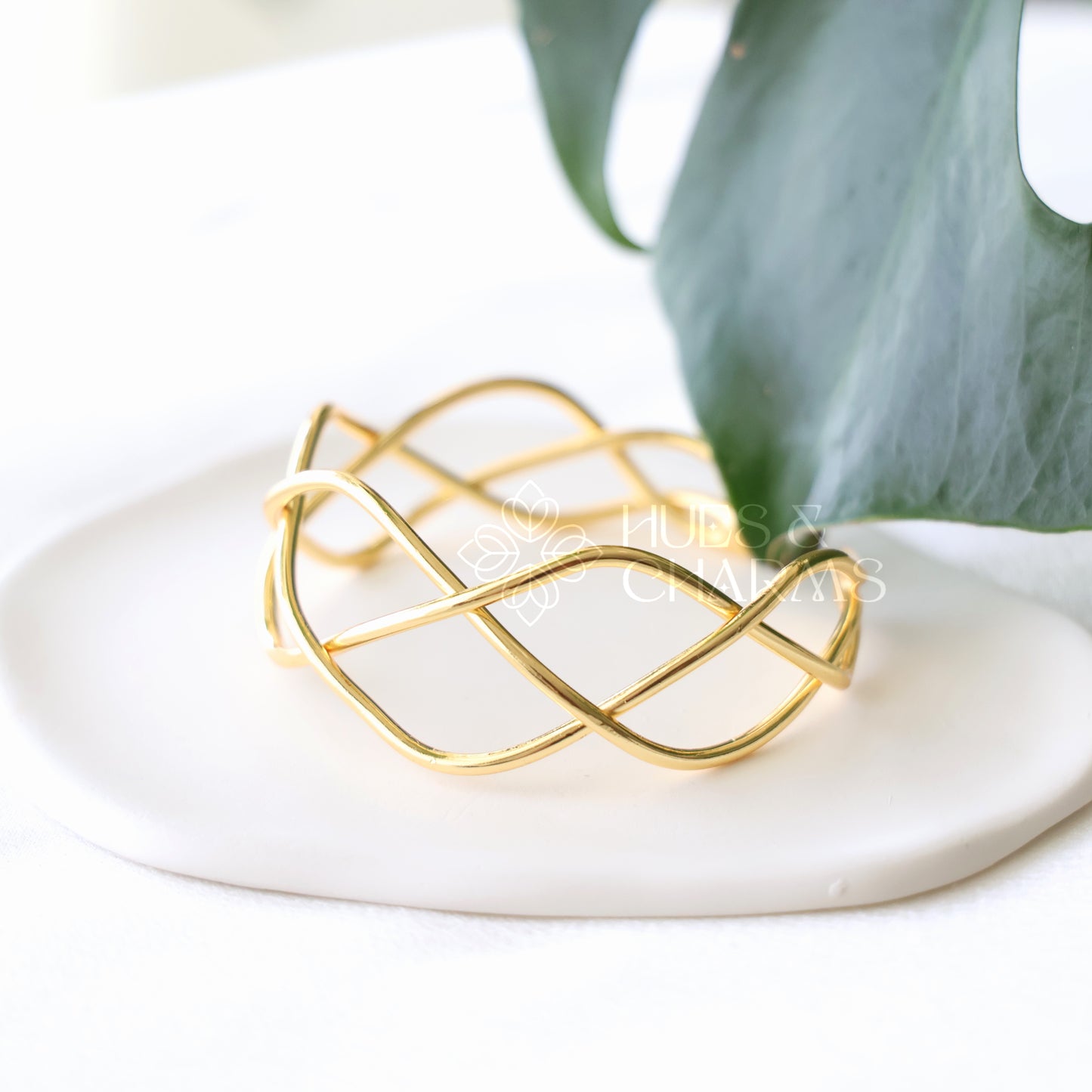 GOLDEN TWIST CUFF BANGLE