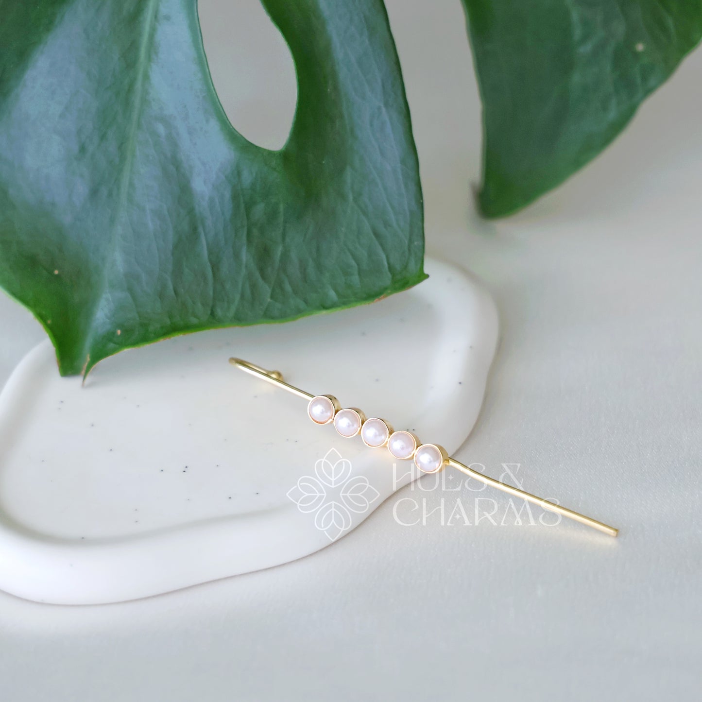 GOLDEN 5 PEARL EAR CUFF