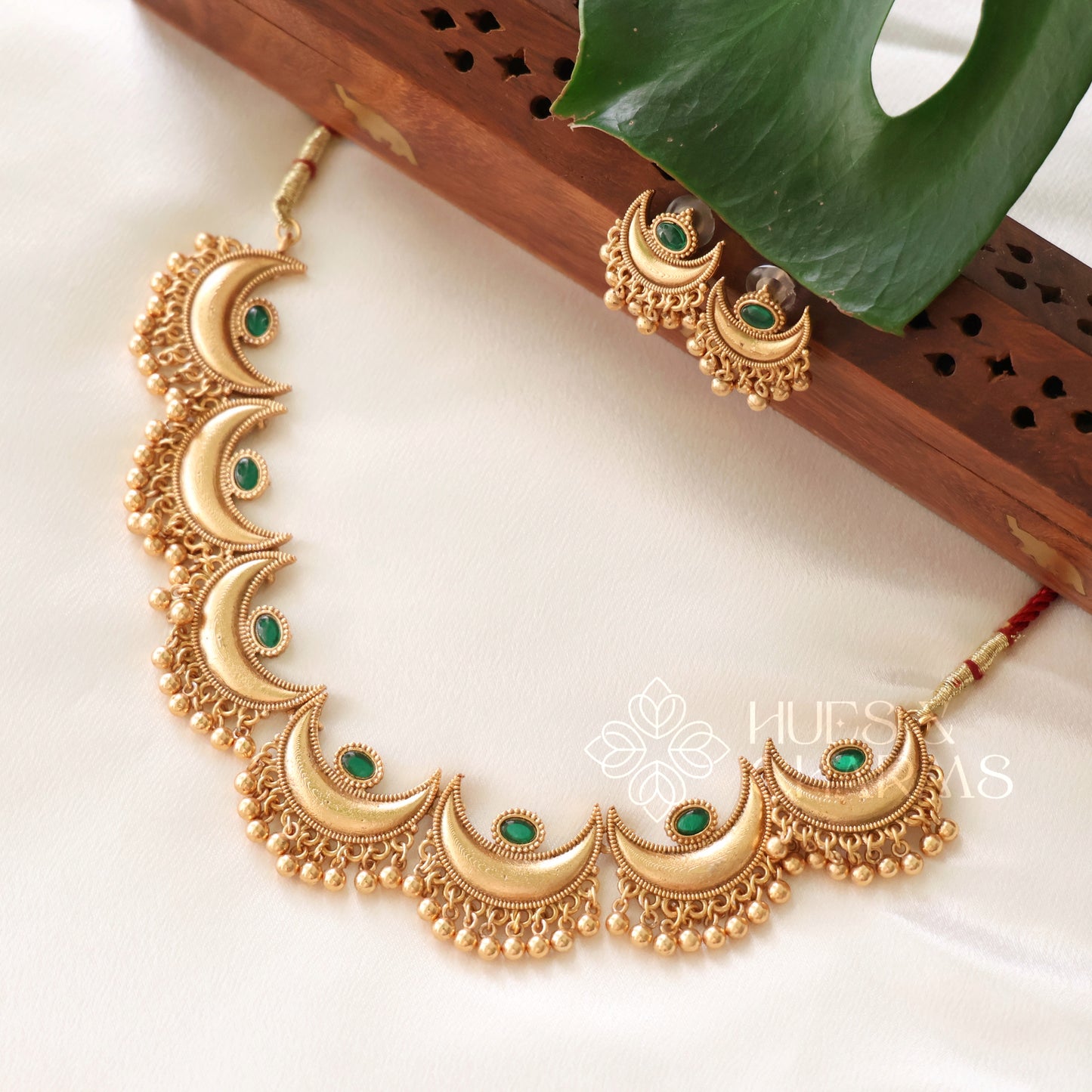 GOLDEN GREEN HALF MOON NECKLACE SET