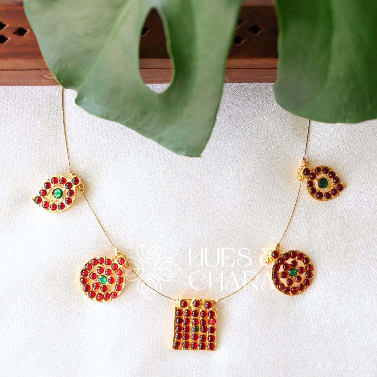 TRADITIONAL 5 PENDANT FLOATING NECKPIECE