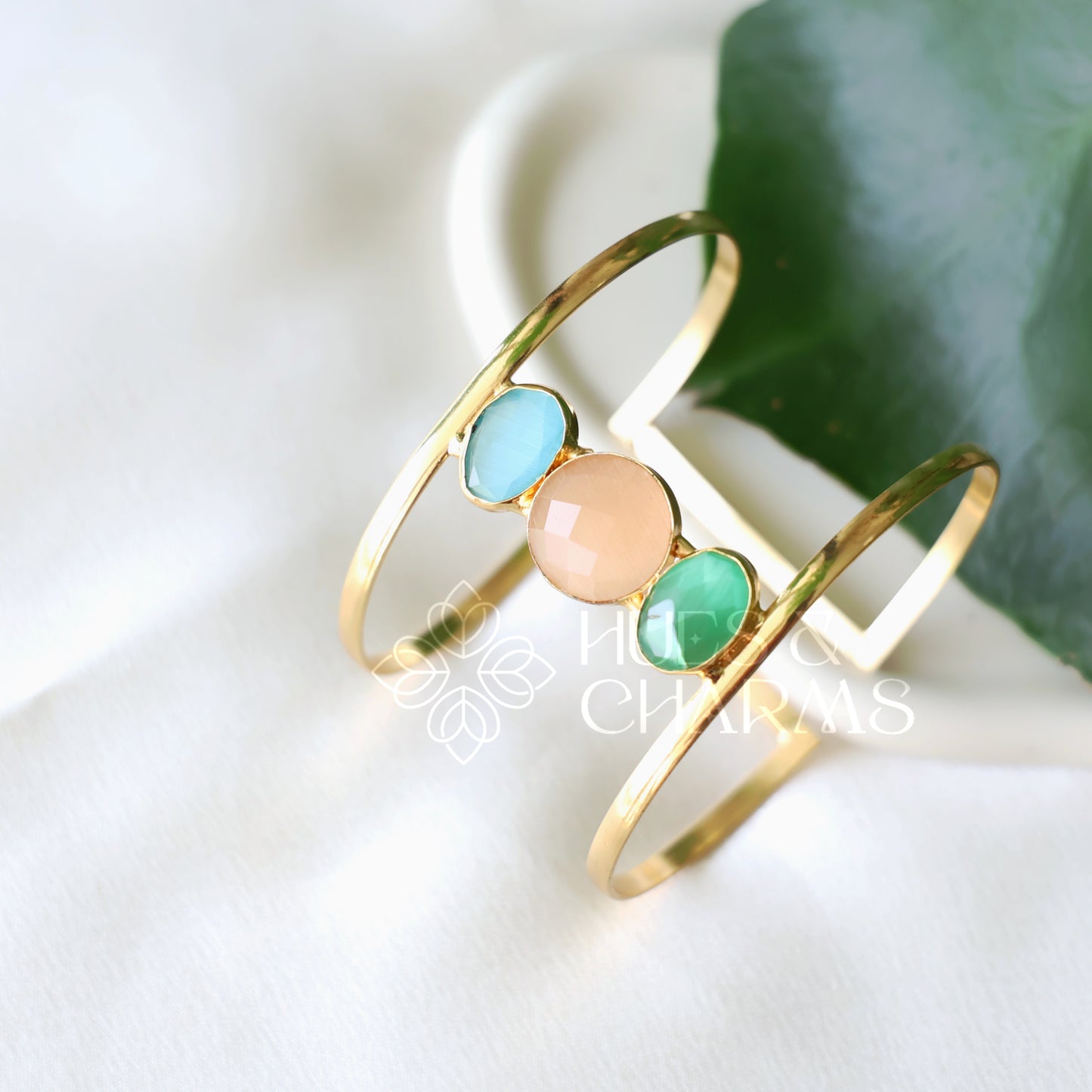GOLDEN GLOSSY TRIO SHAPE HAND CUFF (COLOURS AVAILABLE)