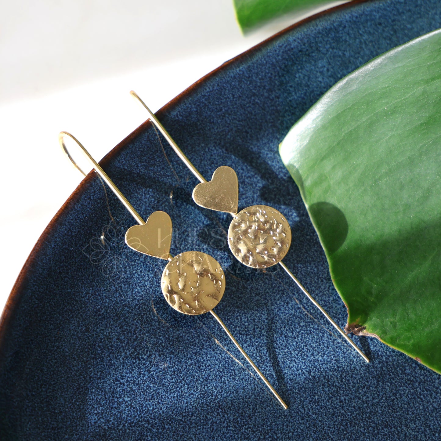 GOLDEN HAMMERED HEART EAR CUFF