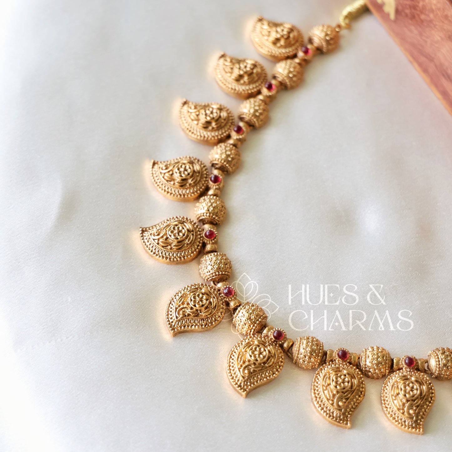 GOLDEN MANGO STATEMENT NECKLACE SET (COLOURS AVAILABLE)