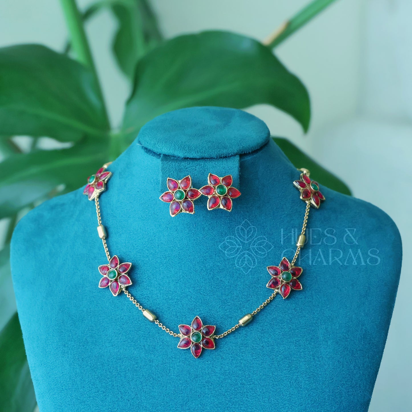 GOLDEN SIMPLE FLORA NECKLACE SET