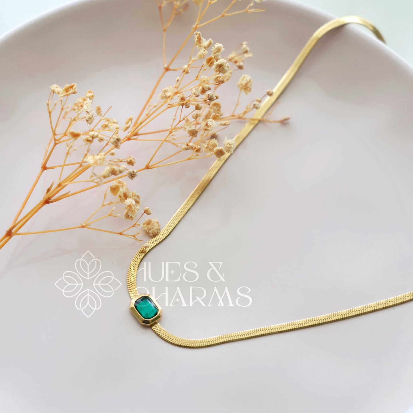 GOLDEN RECTANGLE GREEN STONE PENDANT NECKPIECE