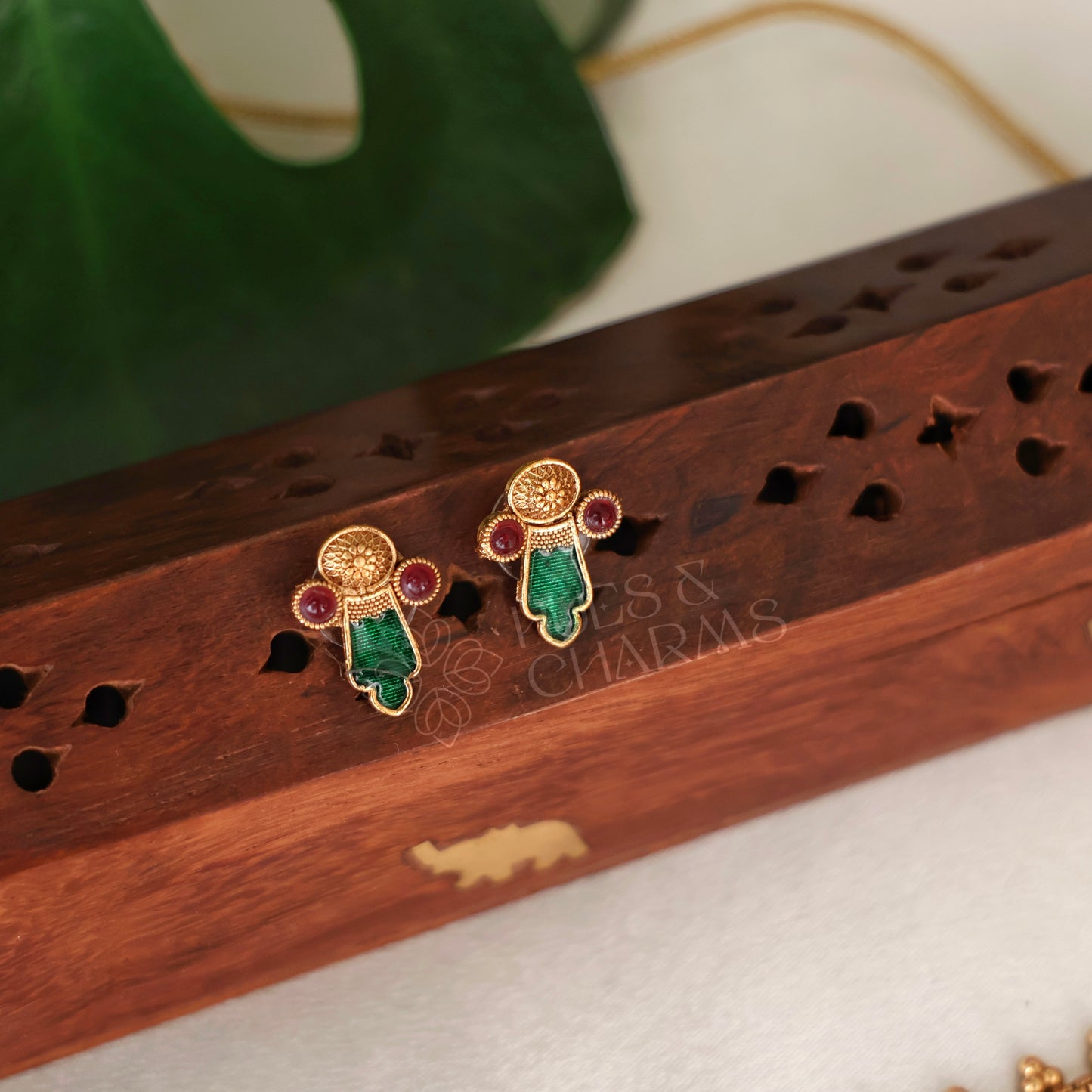 TRADITIONAL PALAKKA CHOKER SET WITH GHUNGARO ( COLOURS AVAILABLE )