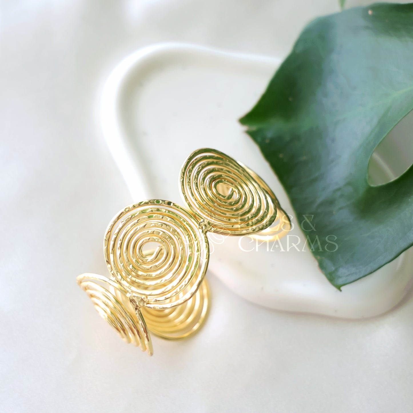 GOLDEN BOLD SWIRL HAND CUFF