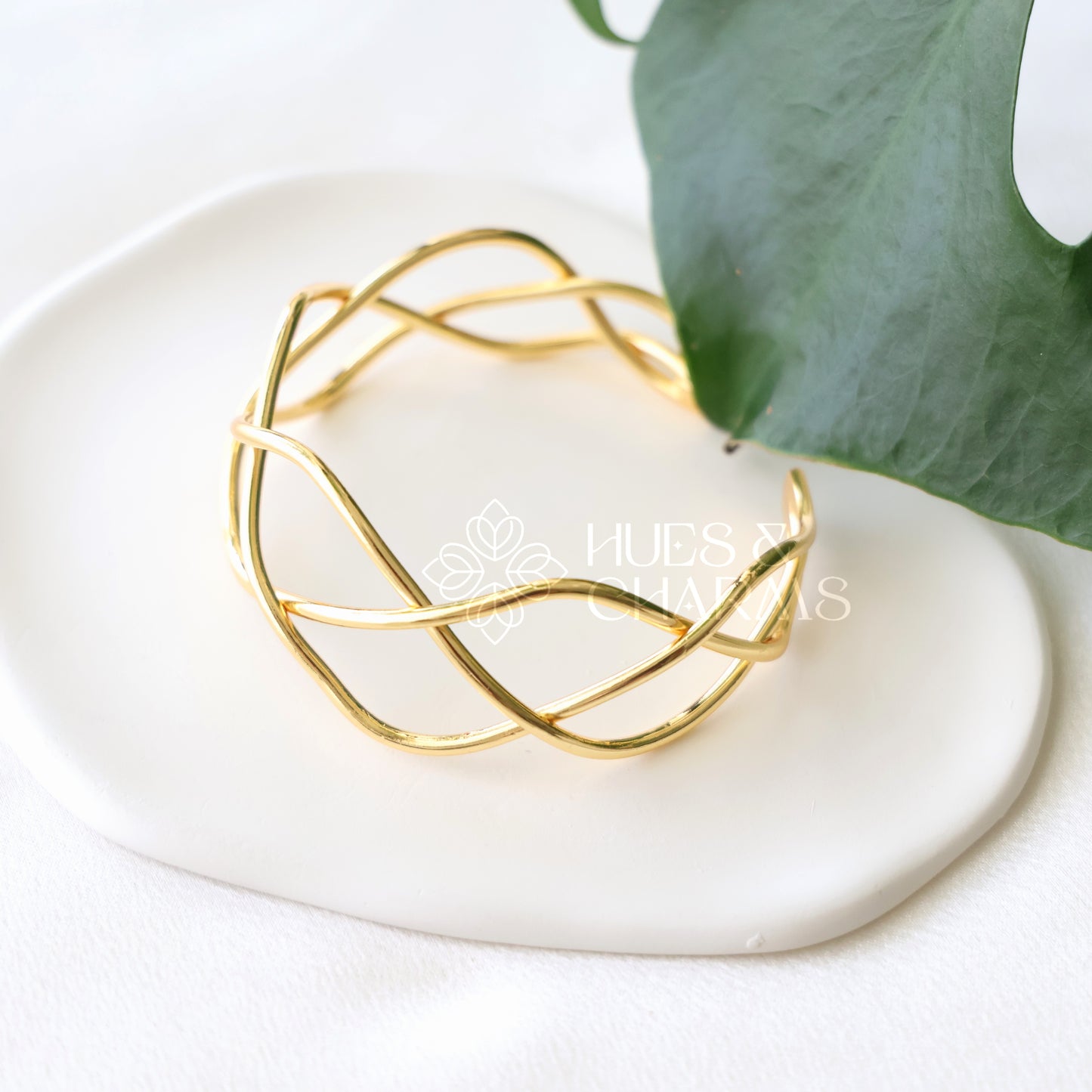 GOLDEN TWIST CUFF BANGLE