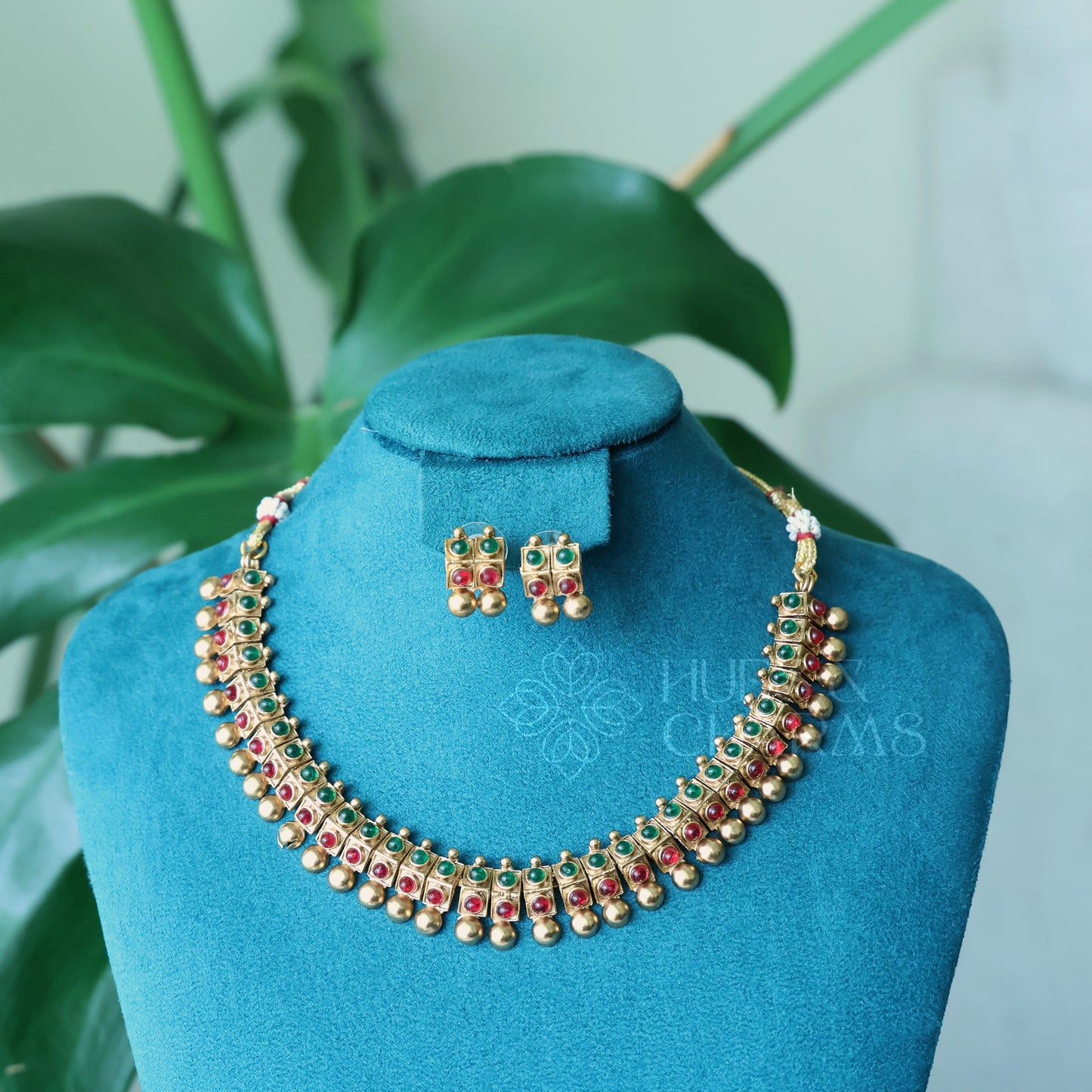 GOLDEN VARNIKA RUBY AND GREEN NECKLACE SET
