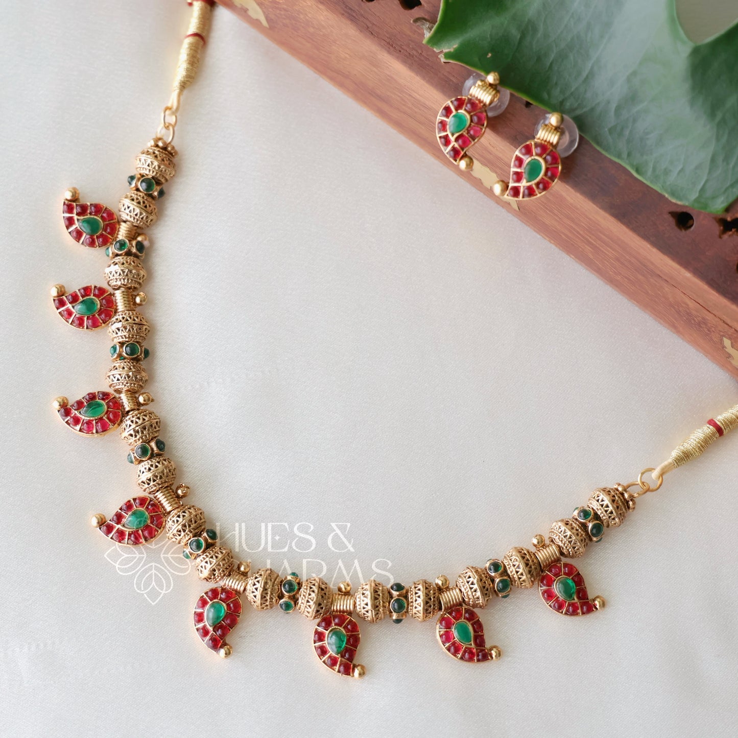GOLDEN TARANGINI KEMP PALAKKA NECKLACE SET