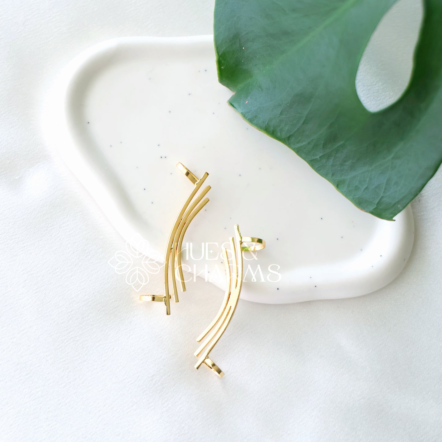 GOLDEN 3 LAYER CURVED EAR CUFF