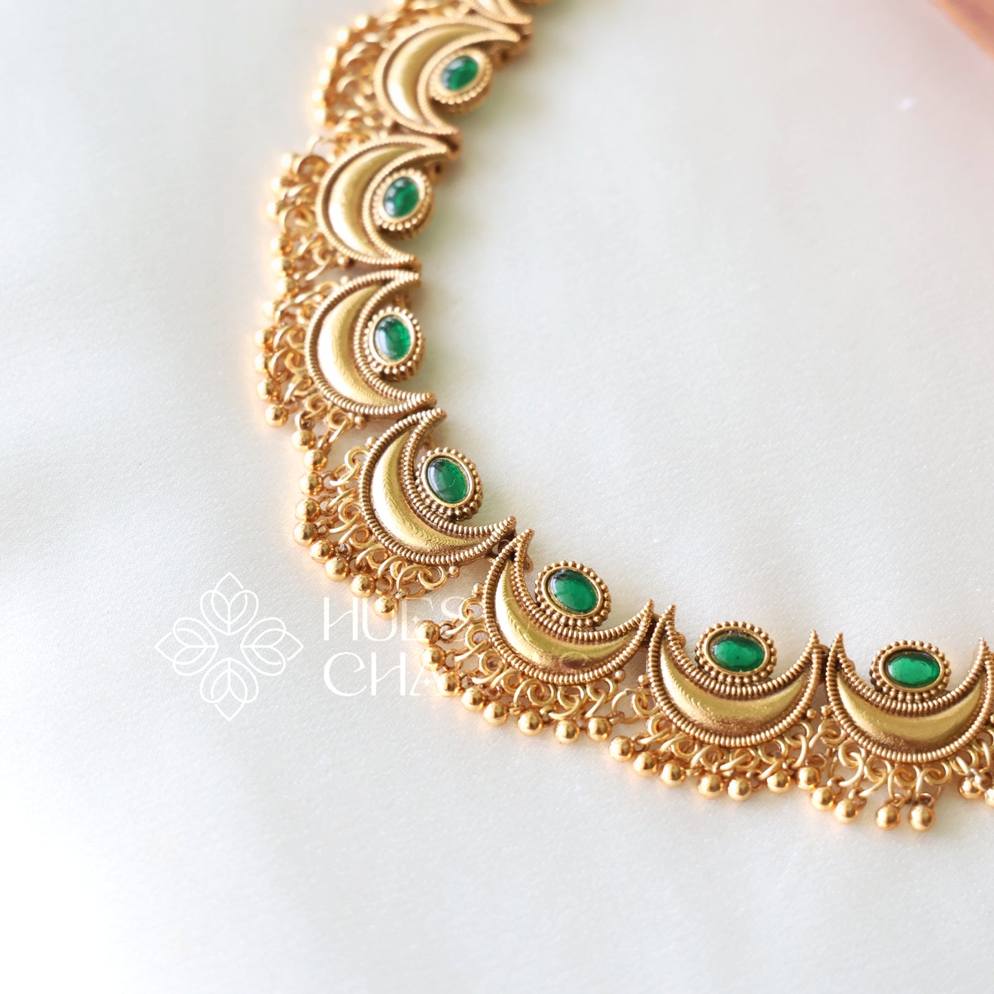 GOLDEN GREEN HALF MOON NECKLACE SET
