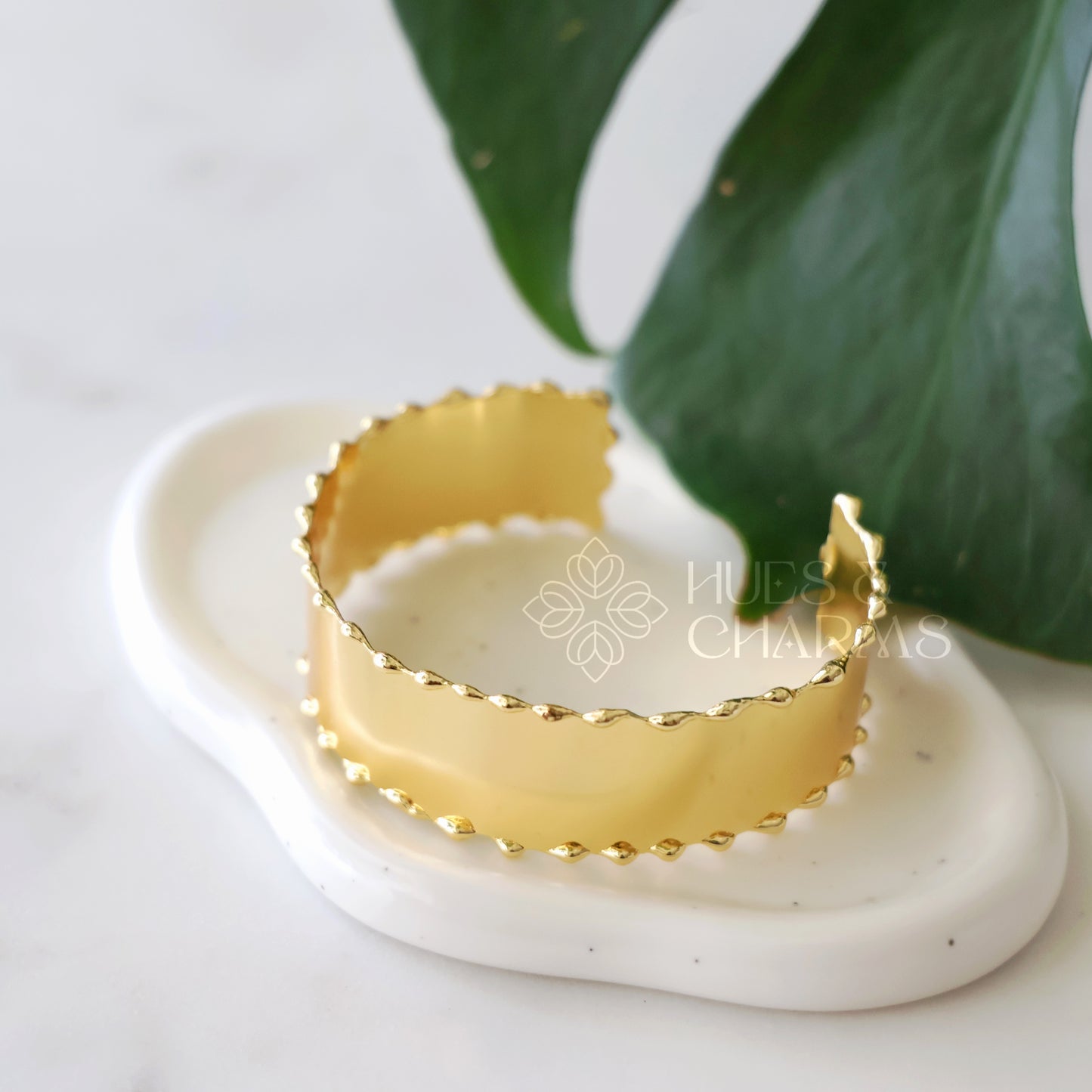 GOLDEN AURORA CREST HAND CUFF