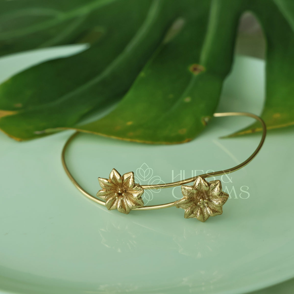 GOLDEN FLORAL ARM CUFF